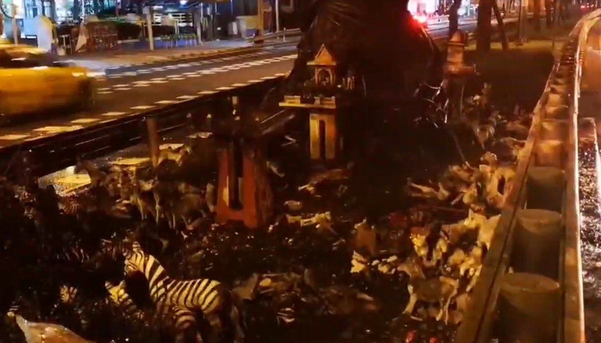 ไฟไหม้ศาลพระภูมิโค้งร้อยศพ