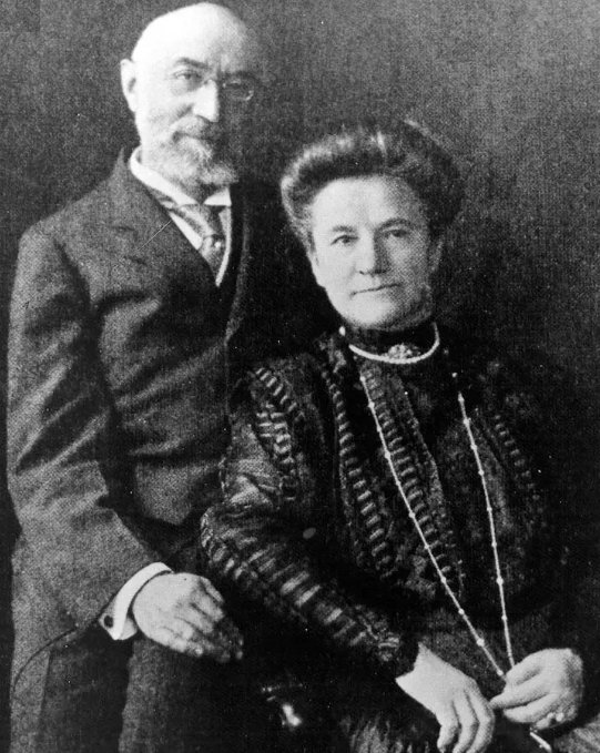 Isador Straus, who co-founded Macy’s, and his wife Ida