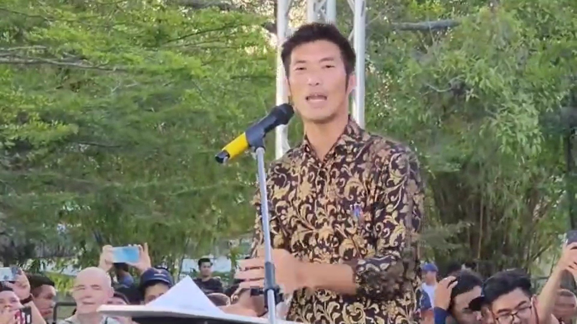 “ธนาธร” ลุยชายแดนใต้ ขึ้นเวทีปราศรัย จ.ยะลา ชูนโยบายพรรคเชื่อมั่นคนรุ่นใหม่