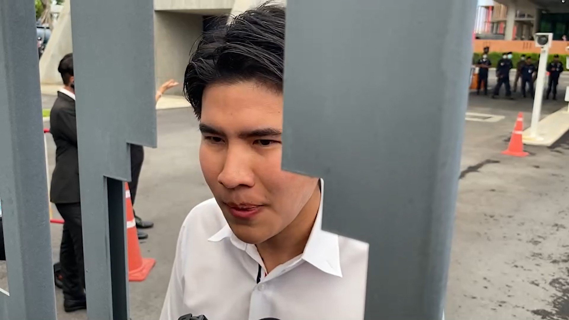 “กังฟู” หัวหน้าพรรคเพื่อไทรวมพลัง “เจี๊ยบ อมรรัตน์” แกนนำพรรคก้าวไกล พบปะให้กำลังใขมวลชน หลัง “พิธา” แพ้โหวต