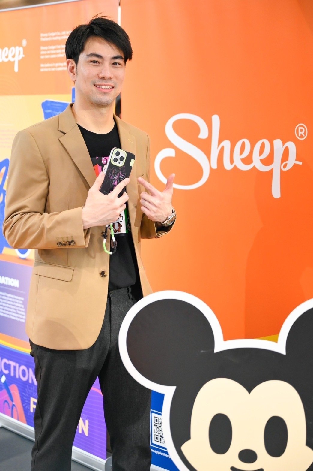 Sheep ปล่อยใยมัดใจแฟนพันธุ์แท้ยอดมนุษย์แมงมุม ชูลายเคสเรืองแสงขยับได้ 