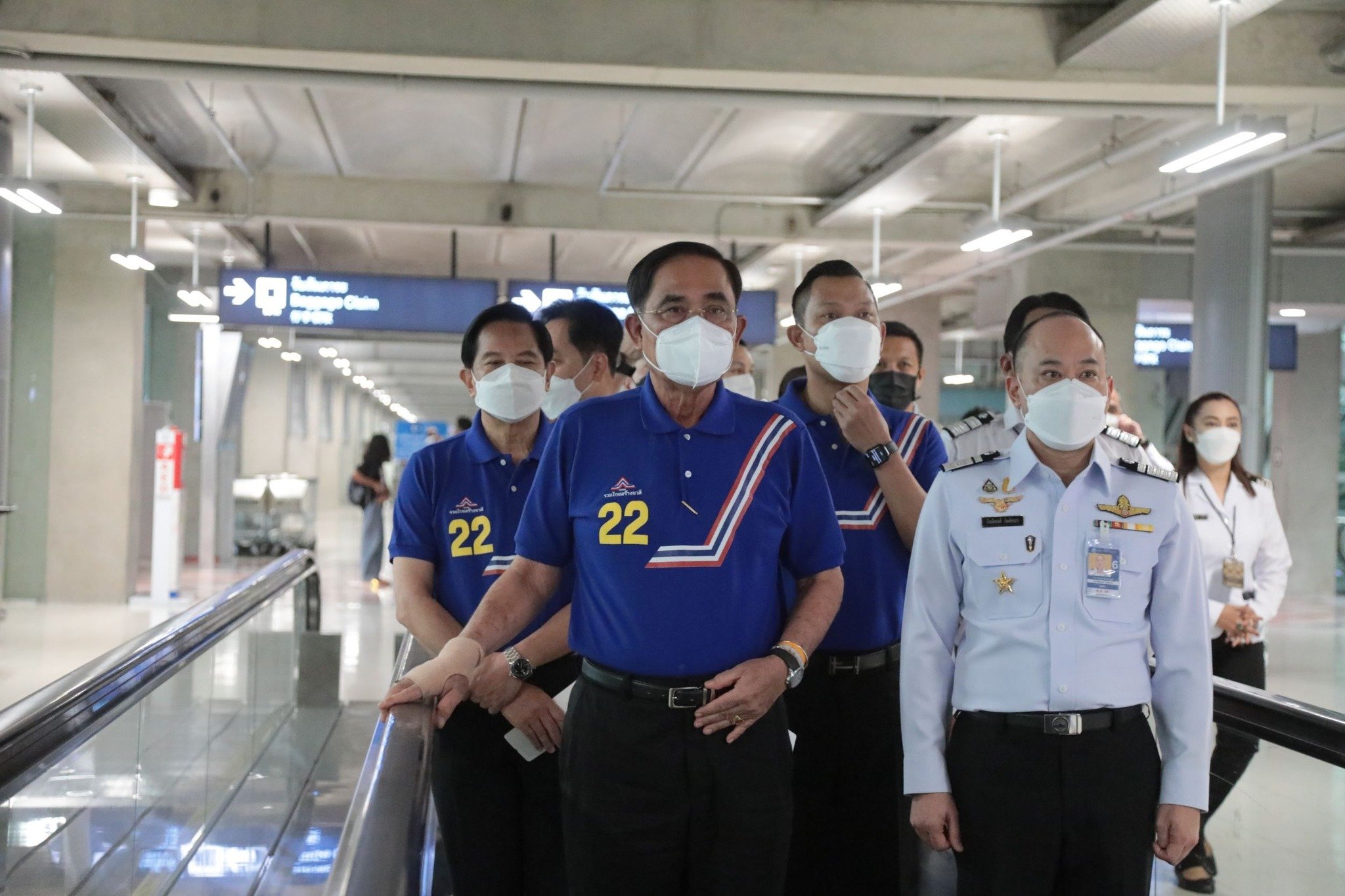 “พล.อ.ประยุทธ์” ลงพื้นที่บุกภาคอีสาน ย้ำเหตุผลที่ต้องอยู่ต่อ เพื่อทำงานที่ค้าง เพราะถ้าแก้ได้ไวคงแก้ไปนานแล้ว