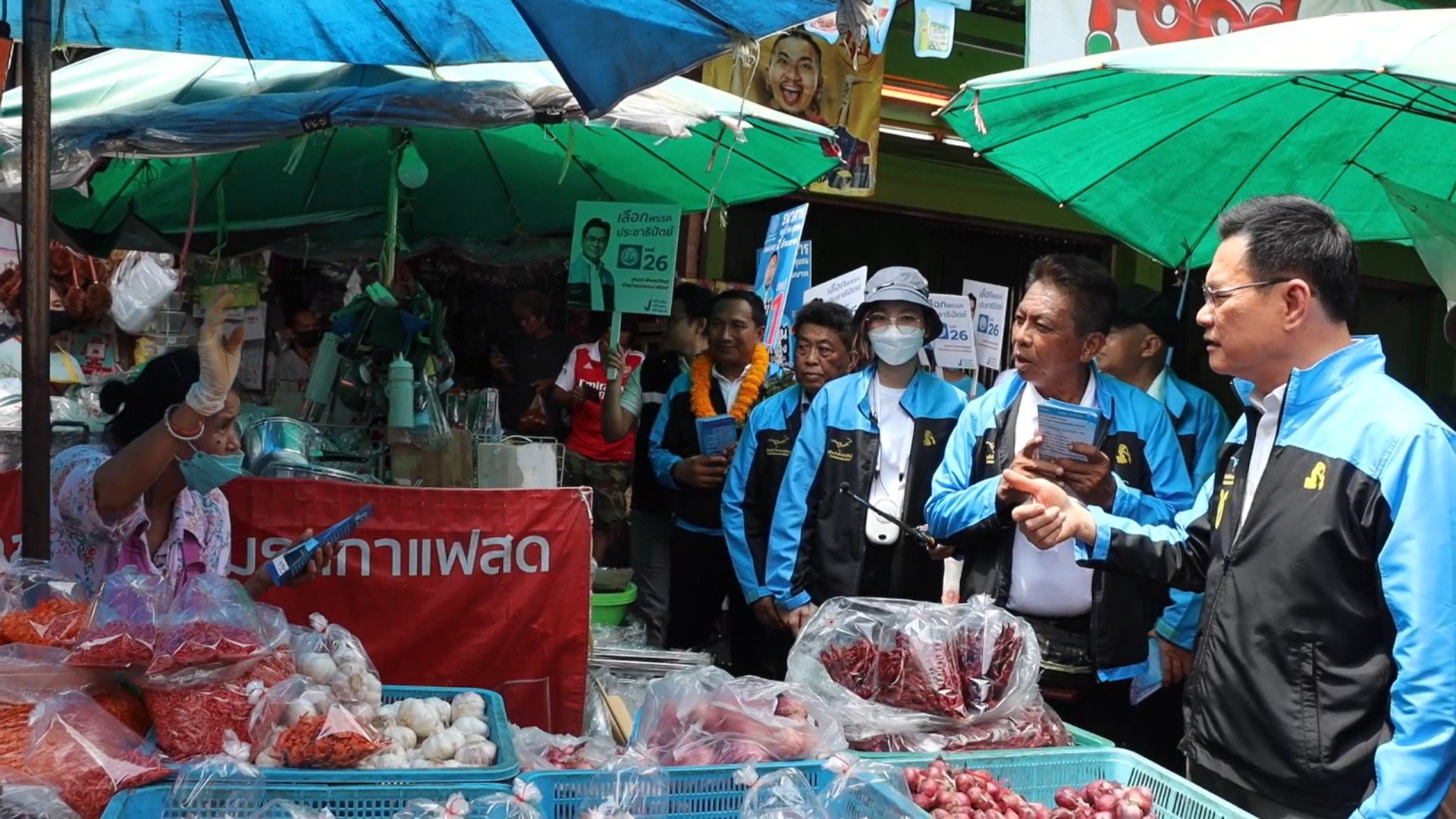 “จุรินทร์” ลุยตลาดเจ้าพรหม ปล่อยปลาไหลทำบุญ ลั่นนโยบายประชาธิปัตย์ตกผลึกแล้ว