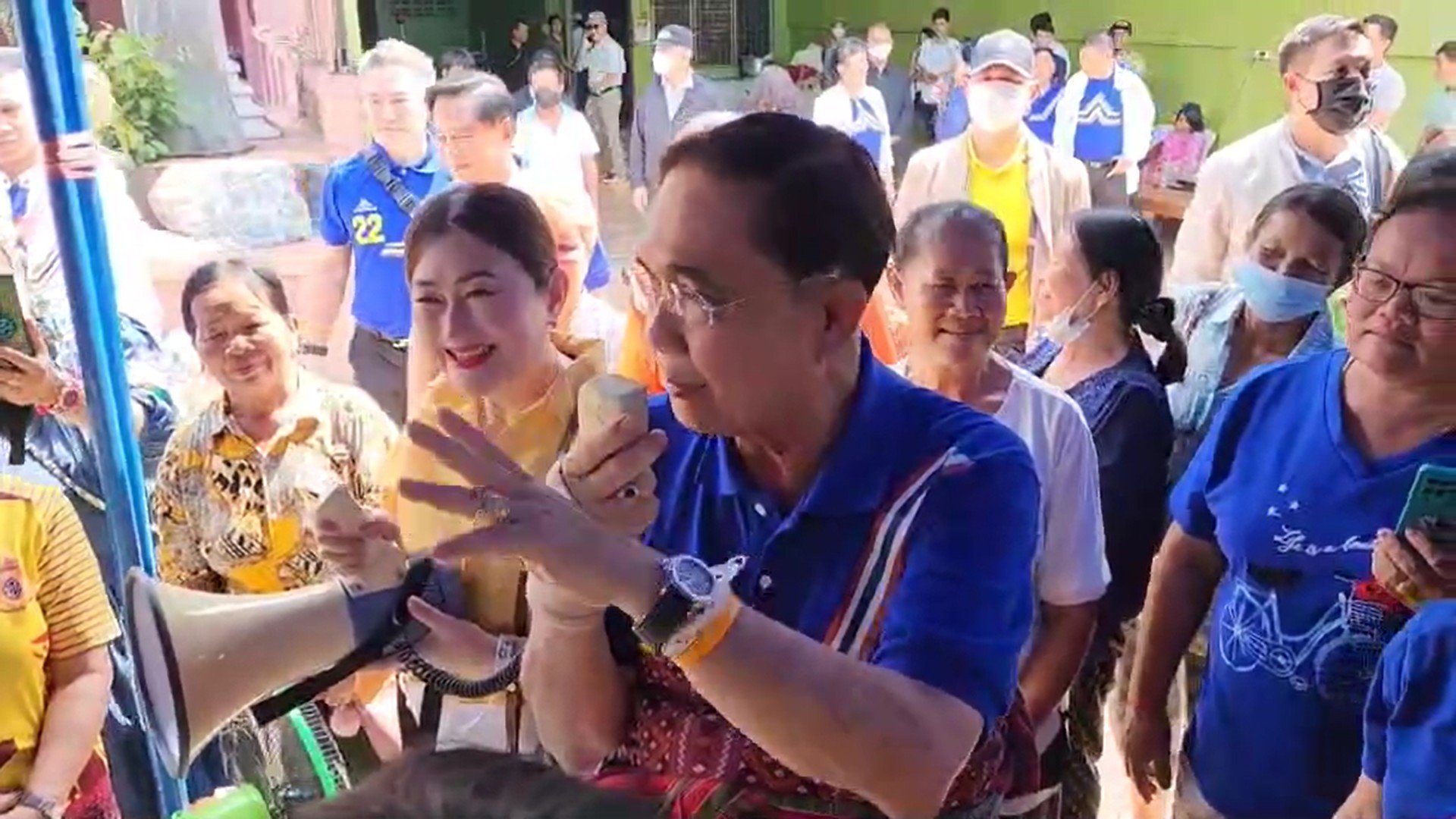 “พล.อ.ประยุทธ์” ลงพื้นที่บุกภาคอีสาน ย้ำเหตุผลที่ต้องอยู่ต่อ เพื่อทำงานที่ค้าง เพราะถ้าแก้ได้ไวคงแก้ไปนานแล้ว