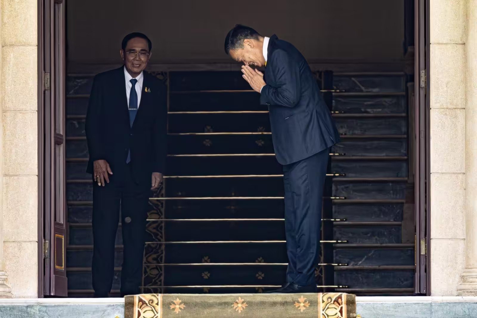“อนุทิน” ไม่ก้าวก่าย เปิดทางให้ “เศรษฐา” พิจารณาตำแหน่งรัฐมนตรี แจงภาพกอดกัน เพราะท่านเมตตา