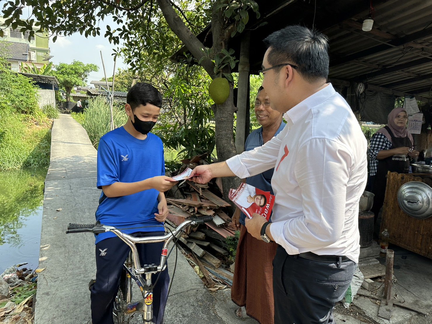 "พลภูมิ" รุกหาเสียงช่วงโค้งสุดท้าย ยกนโยบาย "Learn to Earn” เรียนฟรี มีรายได้
