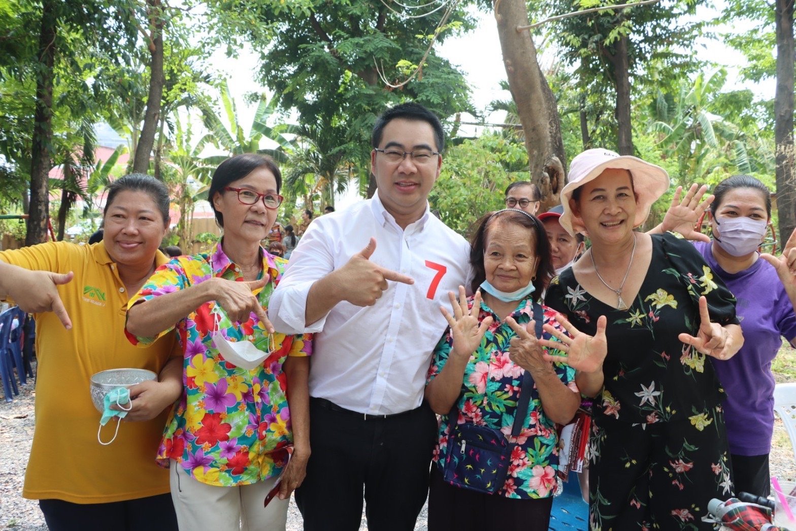 "พลภูมิ" รุกหาเสียงช่วงโค้งสุดท้าย ยกนโยบาย "Learn to Earn” เรียนฟรี มีรายได้