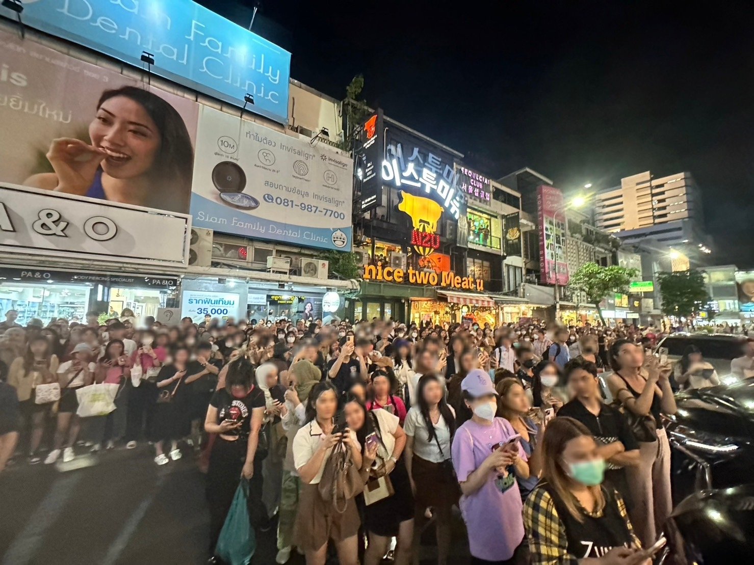 สยามแตก !!! “แจ็คสัน หวัง” พาพ่อแม่กินโอมากาเสะ “อากาเซไทย” มุงรอถ่ายรูปกว่าชีวิต