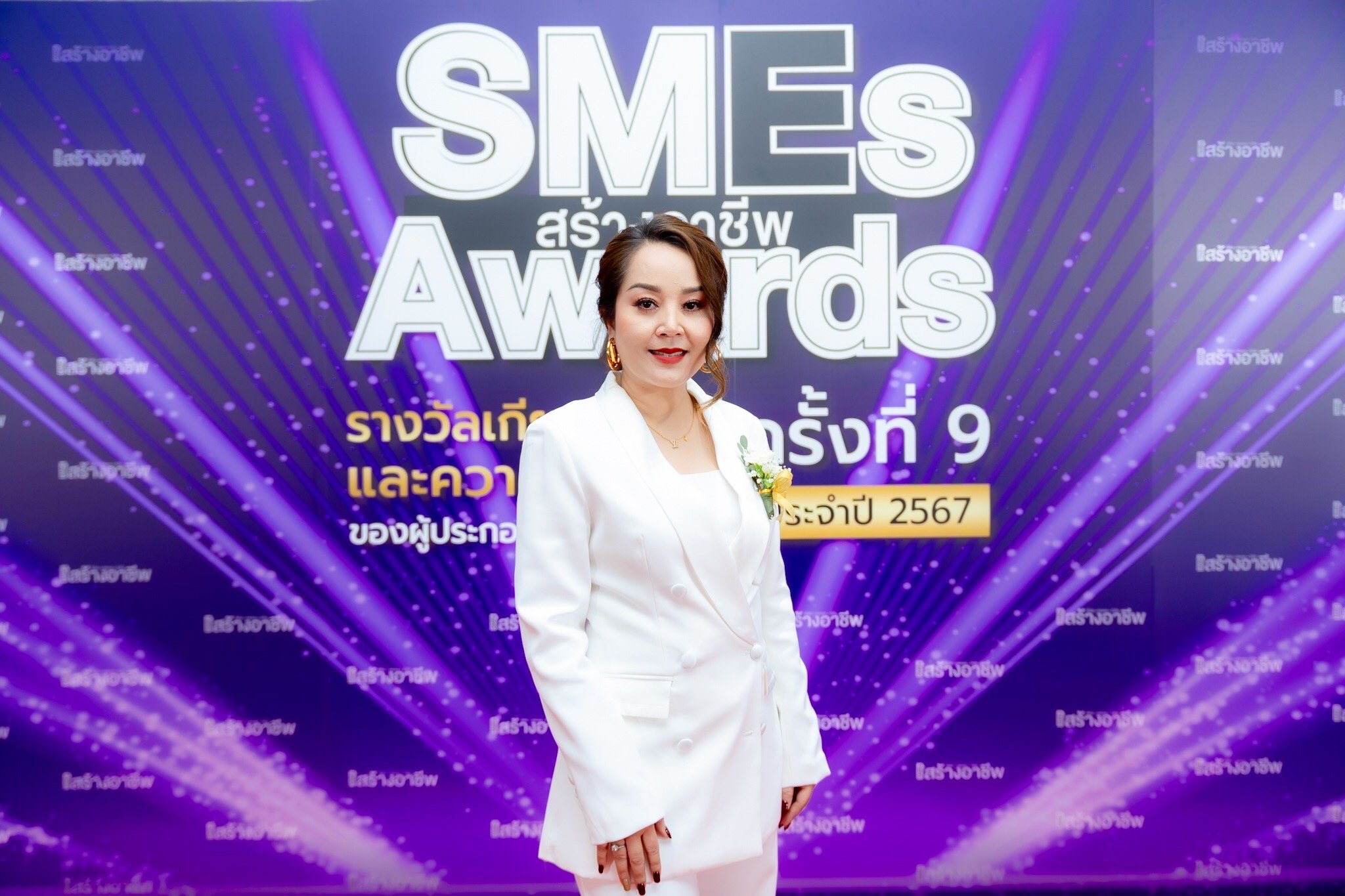 กรมพัฒนาธุรกิจการค้า สนับสนุน SMEs สร้างอาชีพ  Awards ครั้งที่ 9 คนดังรับรางวัลสาขา Star Business