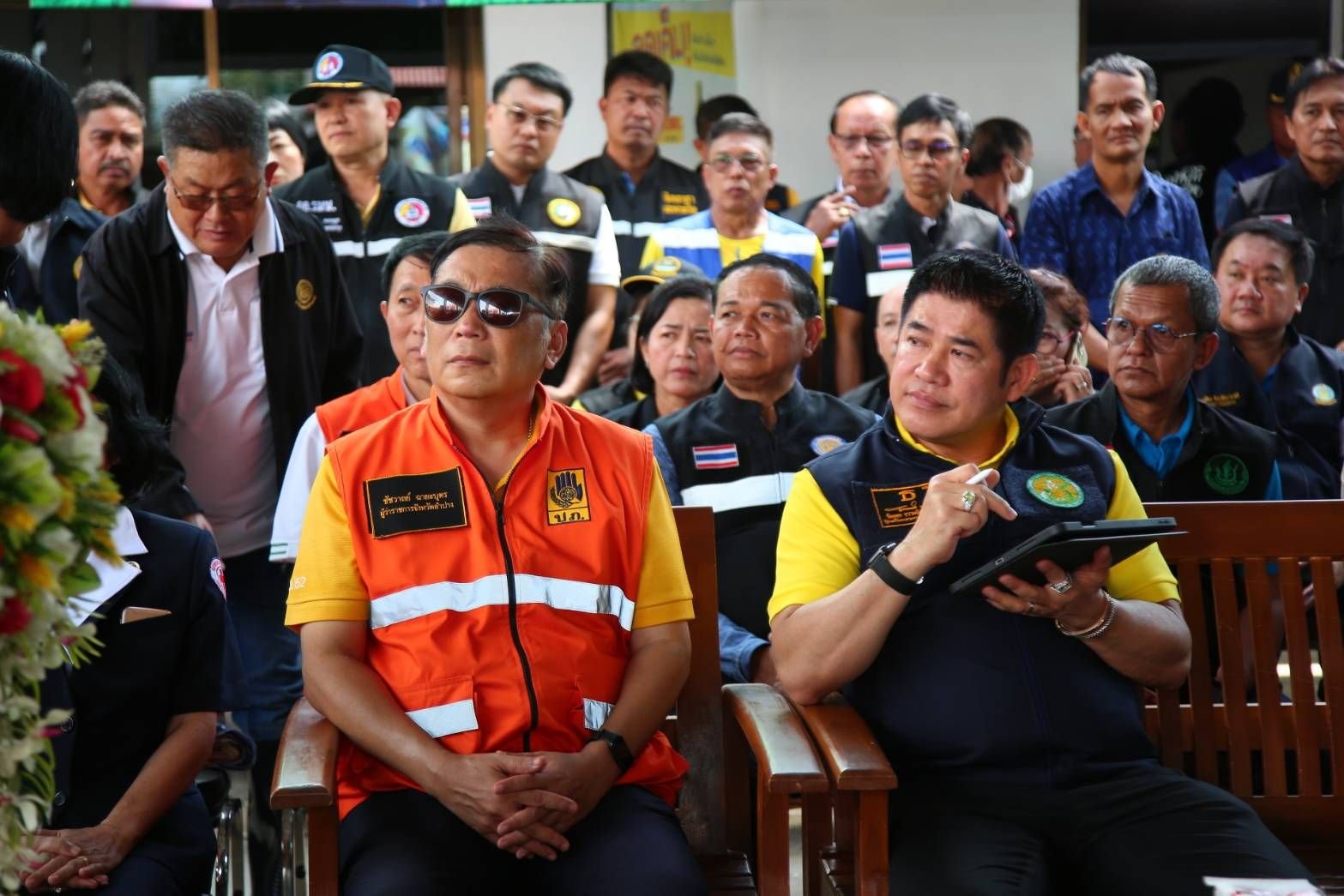 “ธรรมนัส” บินด่วนแก้ปัญหาน้ำท่วม 3 จังหวัดภาคเหนือ แจกถุงยังชีพผู้ประสบอุทกภัย