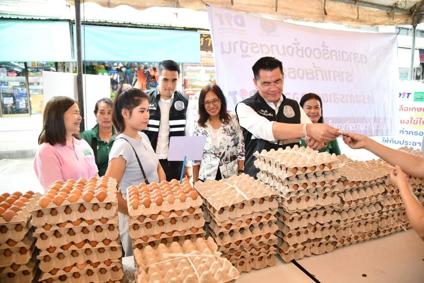 “พาณิชย์”เชื่อมโยงไข่ไก่ขาย 10 ตลาด ลดค่าครองชีพ ช่วยเกษตรกรระบายผลผลิต
