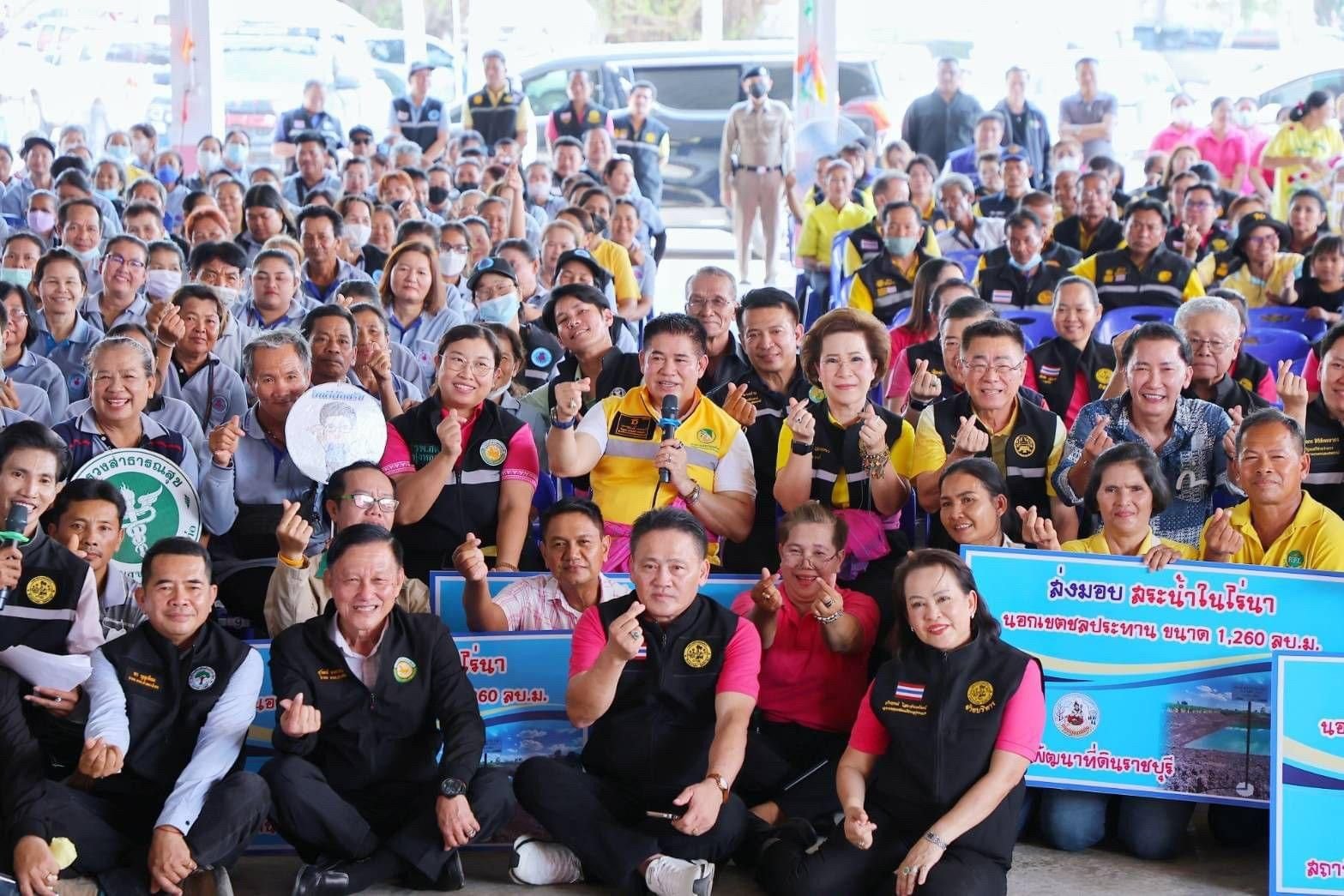 "ธรรมนัส" พร้อมคณะ มอบโฉนดเพื่อการเกษตรจังหวัดราชบุรี