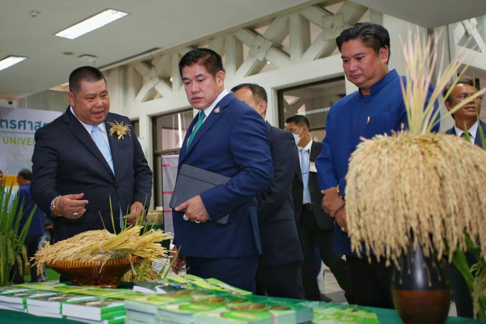 "ธรรมนัส" หนุนกรมการข้าวยกระดับการวิจัยและผลิตเมล็ดพันธุ์คุณภาพ