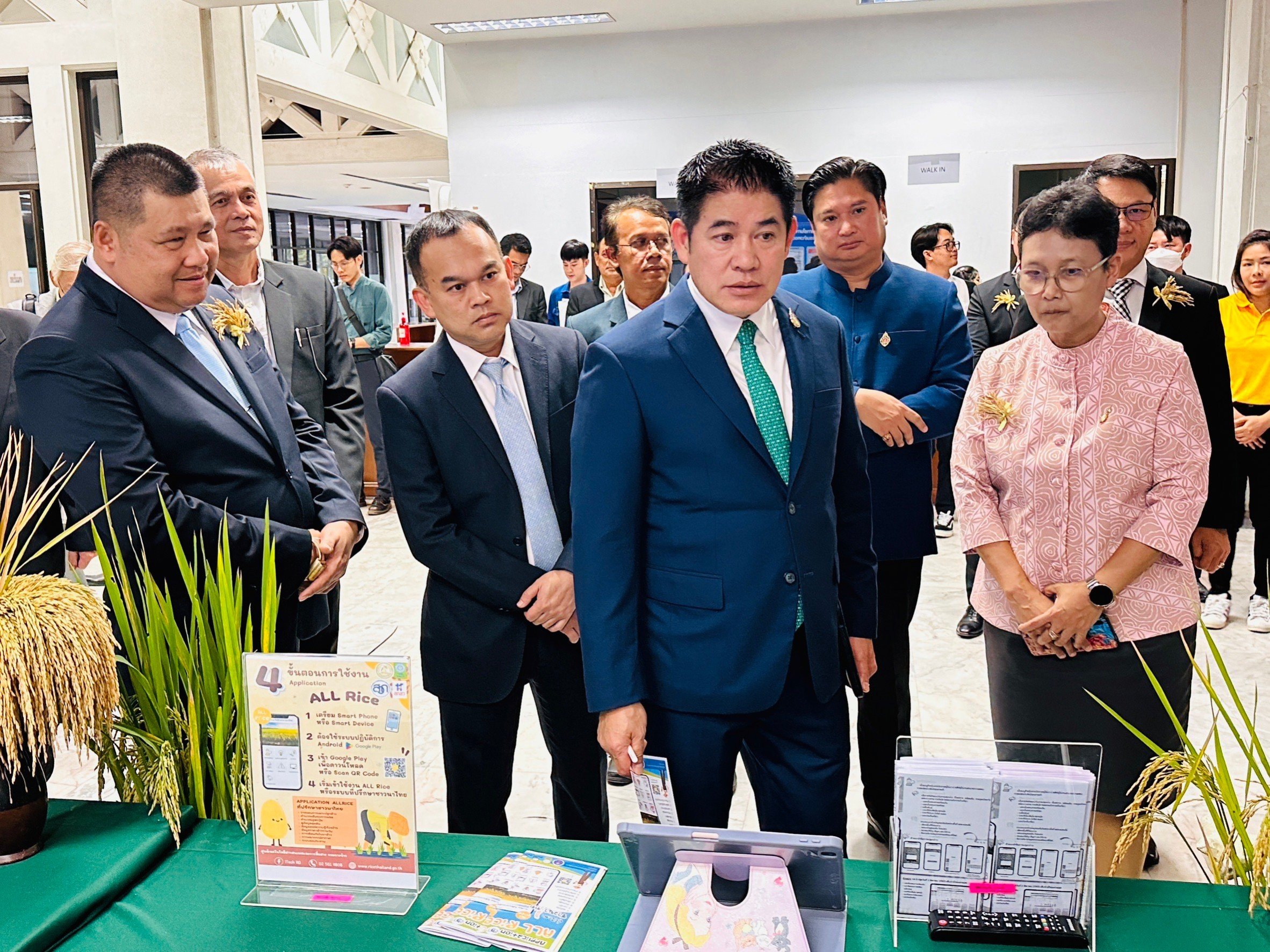 "ธรรมนัส" หนุนกรมการข้าวยกระดับการวิจัยและผลิตเมล็ดพันธุ์คุณภาพ