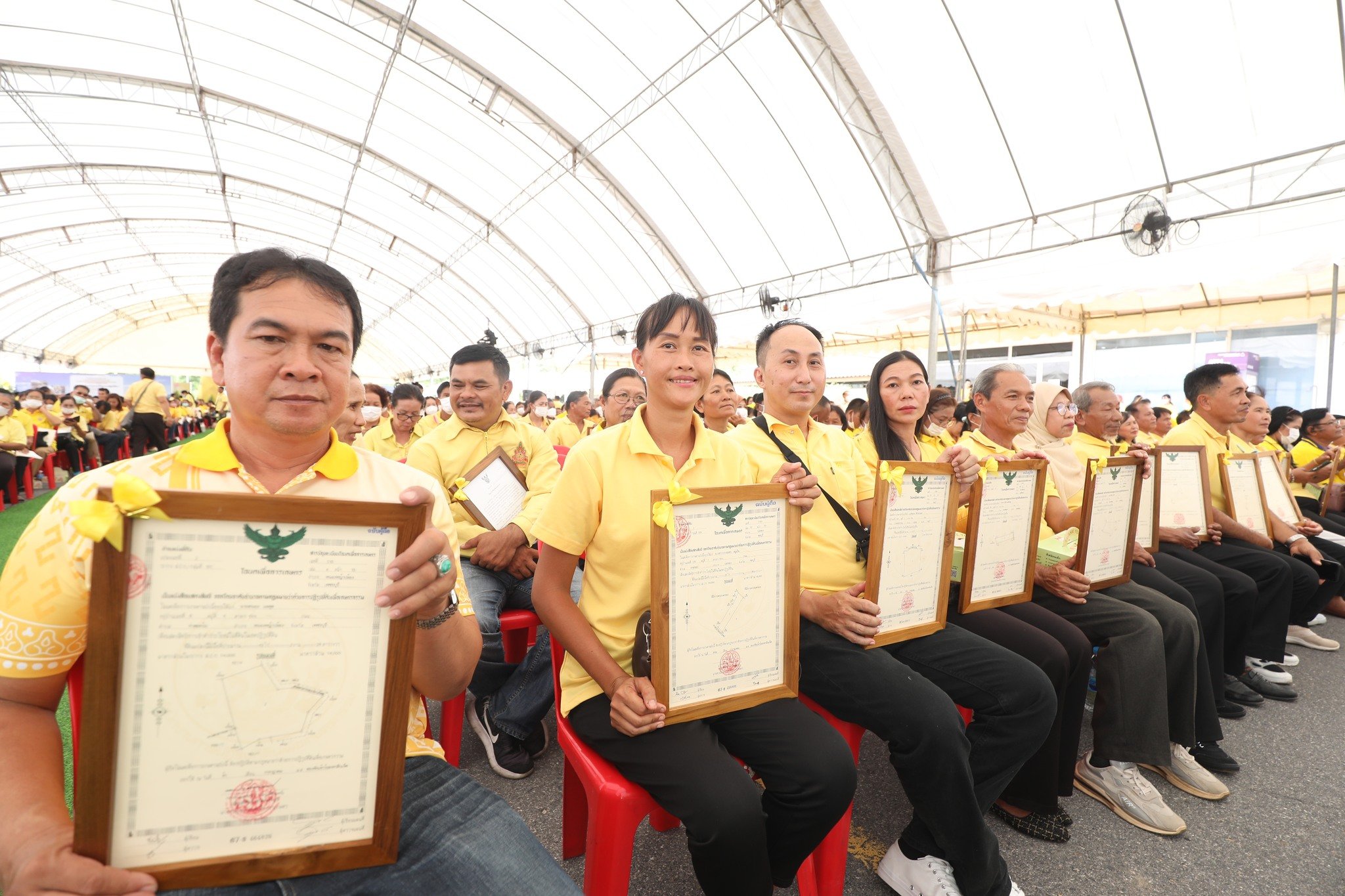 ส.ป.ก. มอบโฉนดเพื่อการเกษตร 72,000 ฉบับ เฉลิมพระเกียรติฯ