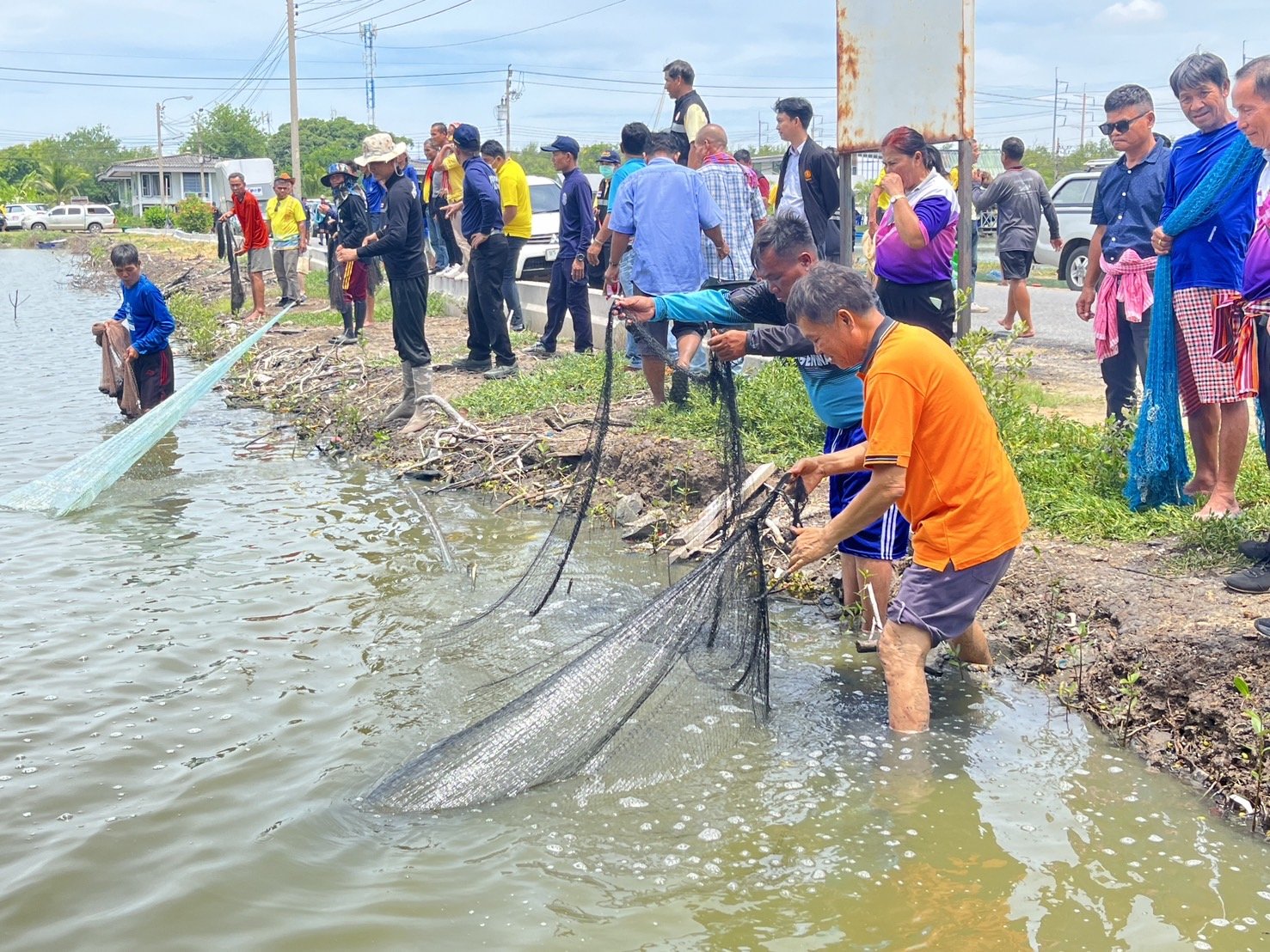 เกษตรกรร้อยเอ็ดแห่ให้กำลังใจ "ธรรมนัส" เผยเข้าใจปัญหาเกษตร ประเด็นปลาหมอคางดำ