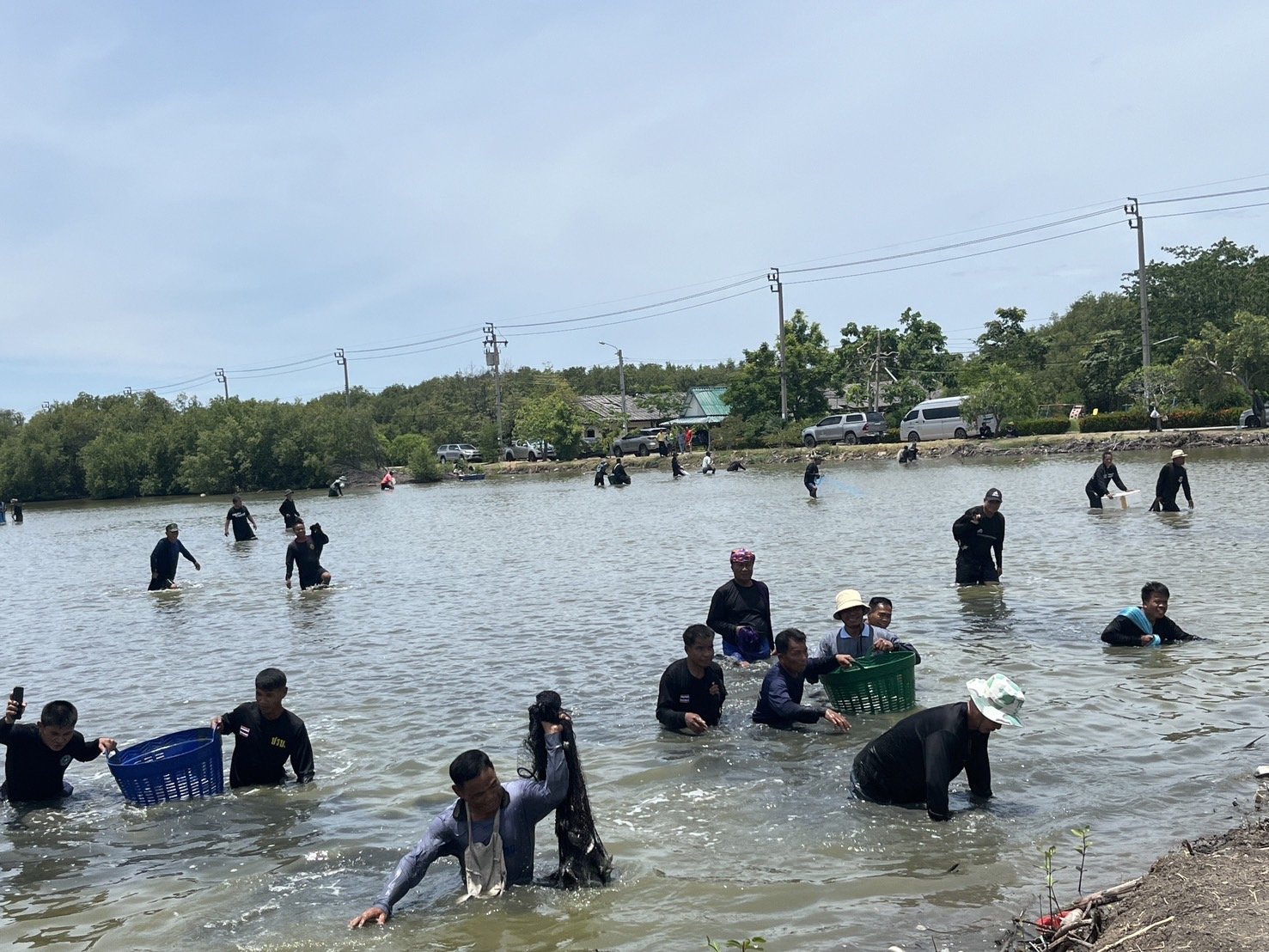 เกษตรกรร้อยเอ็ดแห่ให้กำลังใจ "ธรรมนัส" เผยเข้าใจปัญหาเกษตร ประเด็นปลาหมอคางดำ