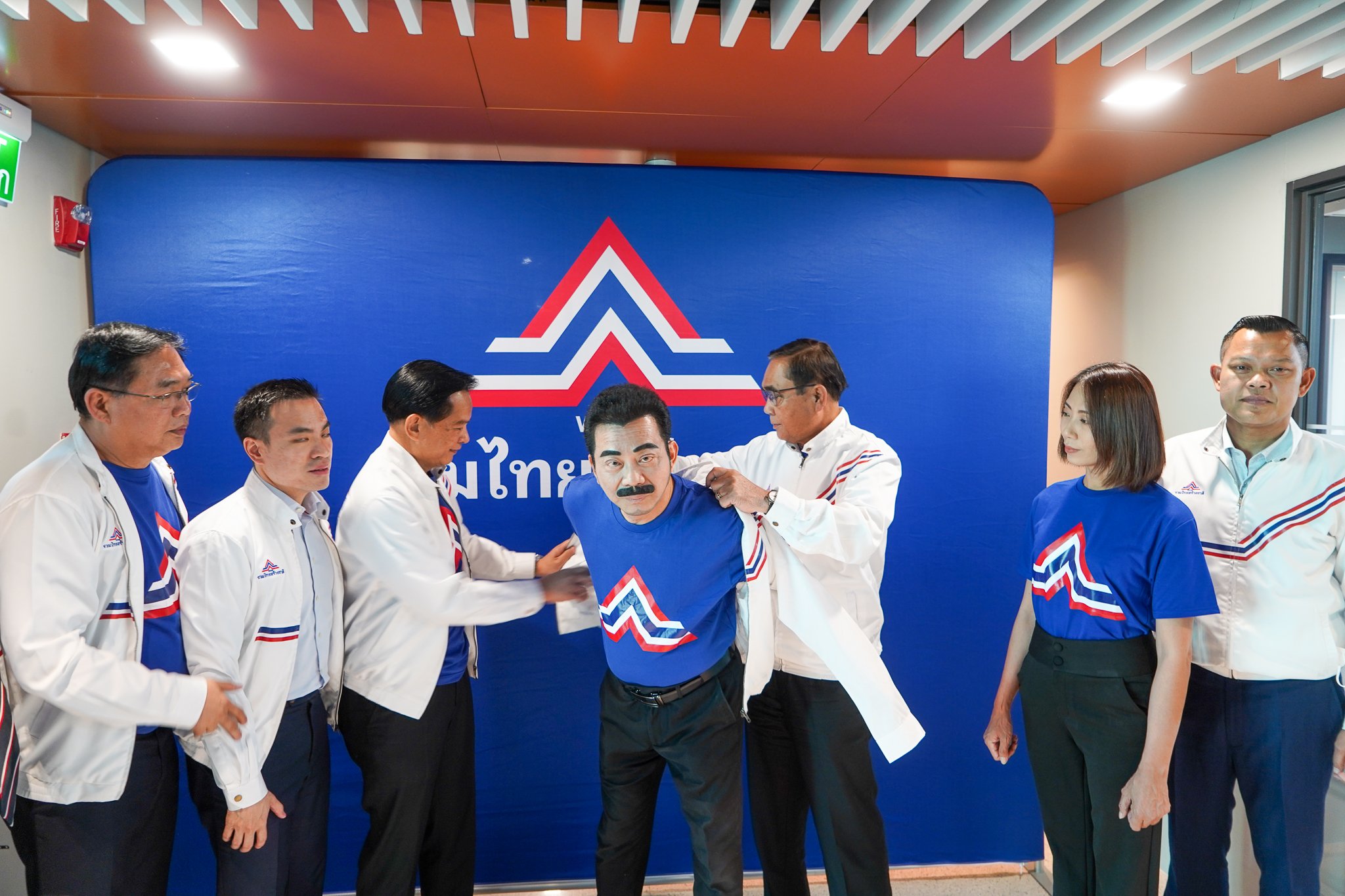 337129353_679007407565421_765