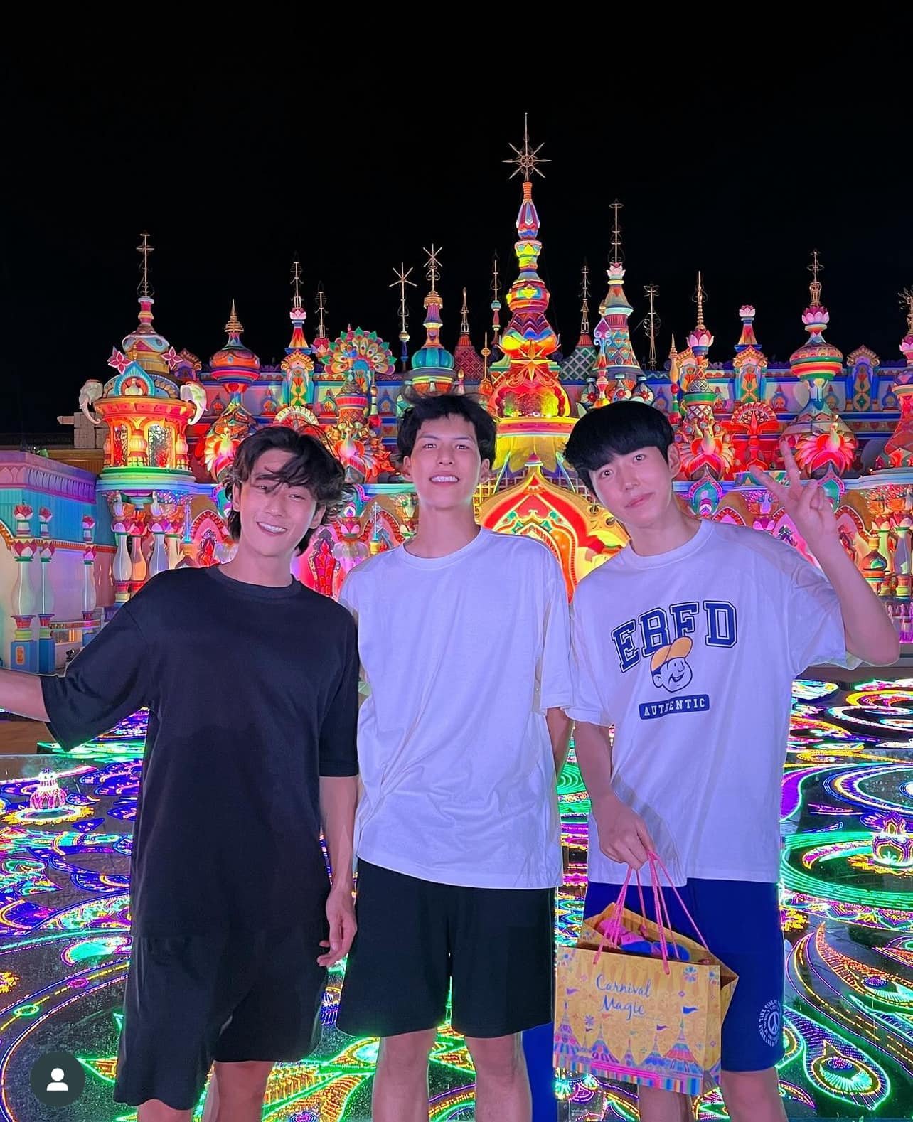 415811592_122123419706055197_