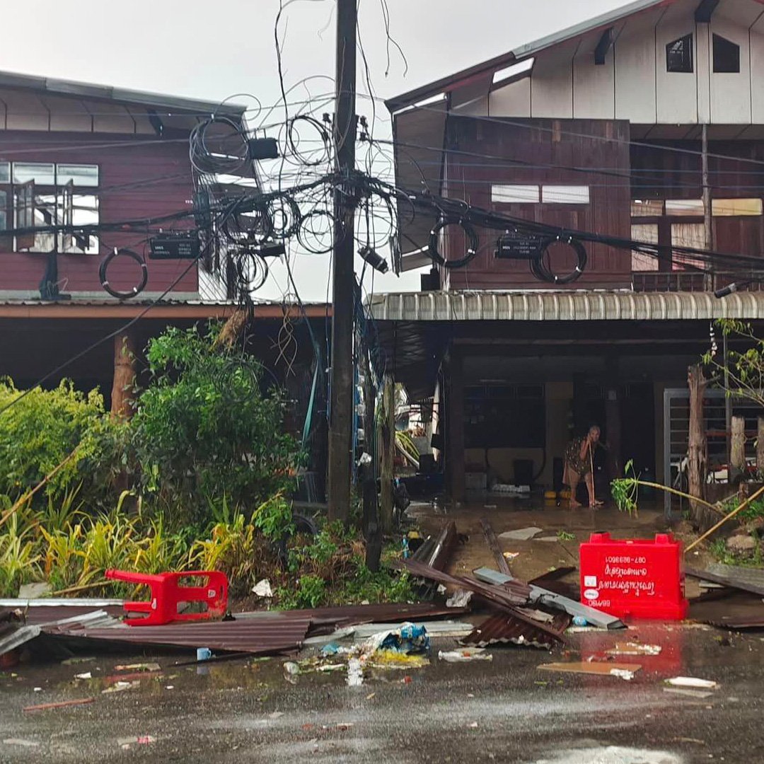 พายุฤดูร้อนซัดหนองบัวลำภู หนักสุดในรอบ 50 ปี บ้านเสียหาย 750 หลัง ไฟดับ การสื่อสารถูกตัดขาด