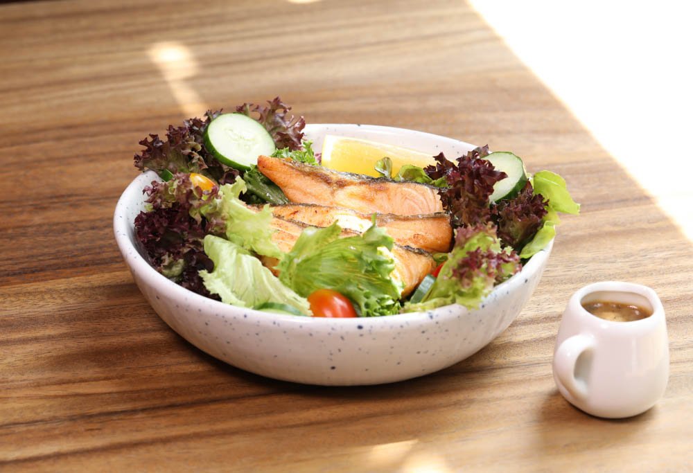 Grilled Salmon Salad with Balsamic Dressing