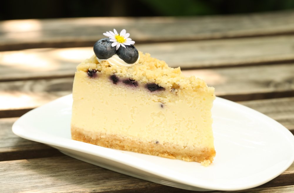 Blueberry Crumble Cheesecake