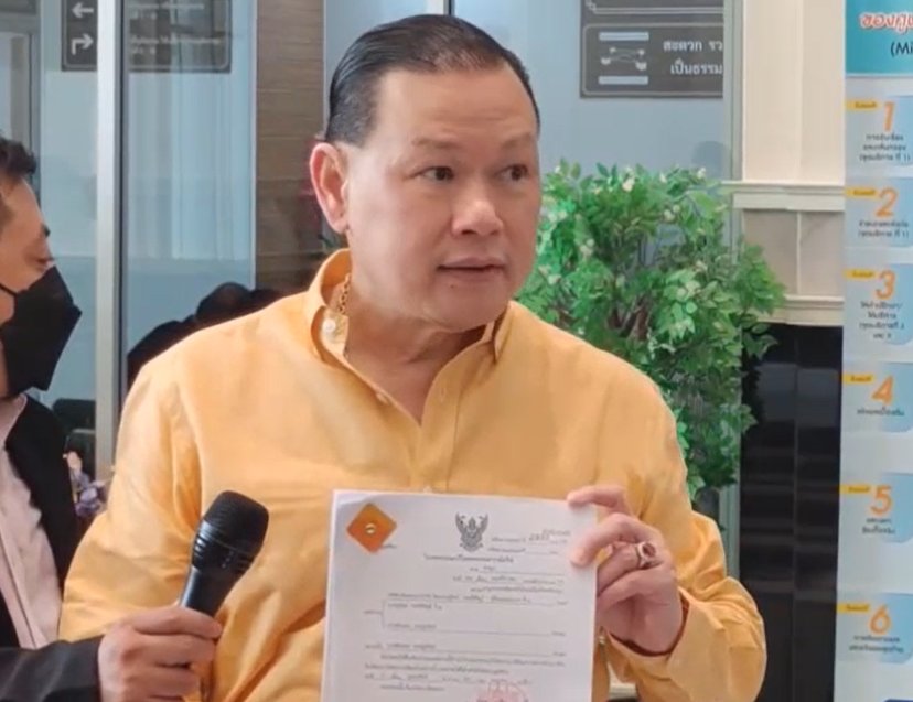 สันธนะ ประยูรรัตน์