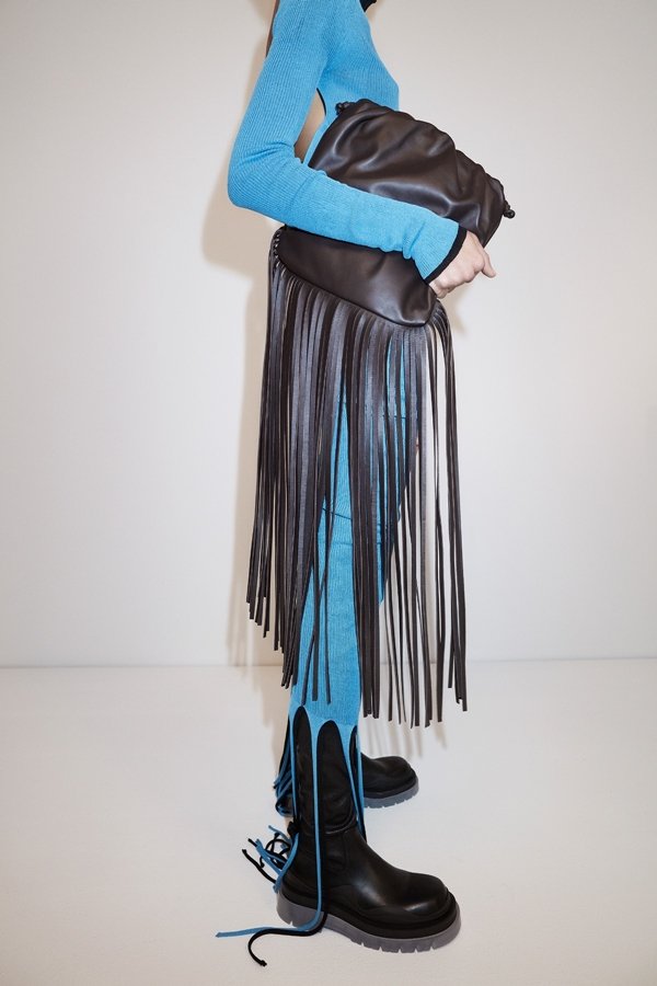 pf20_look14a_fringepouch(