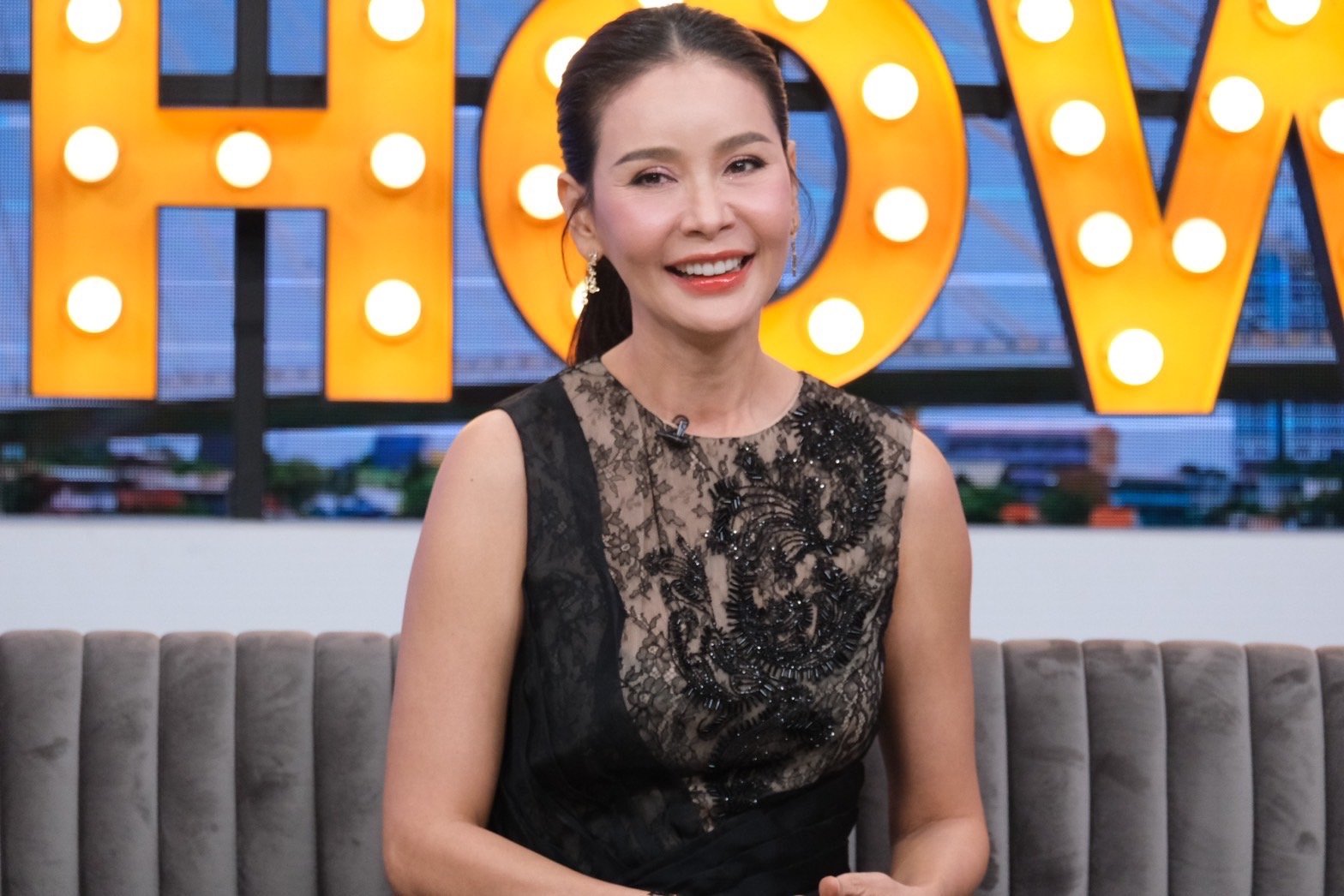  เงาะ กชกร