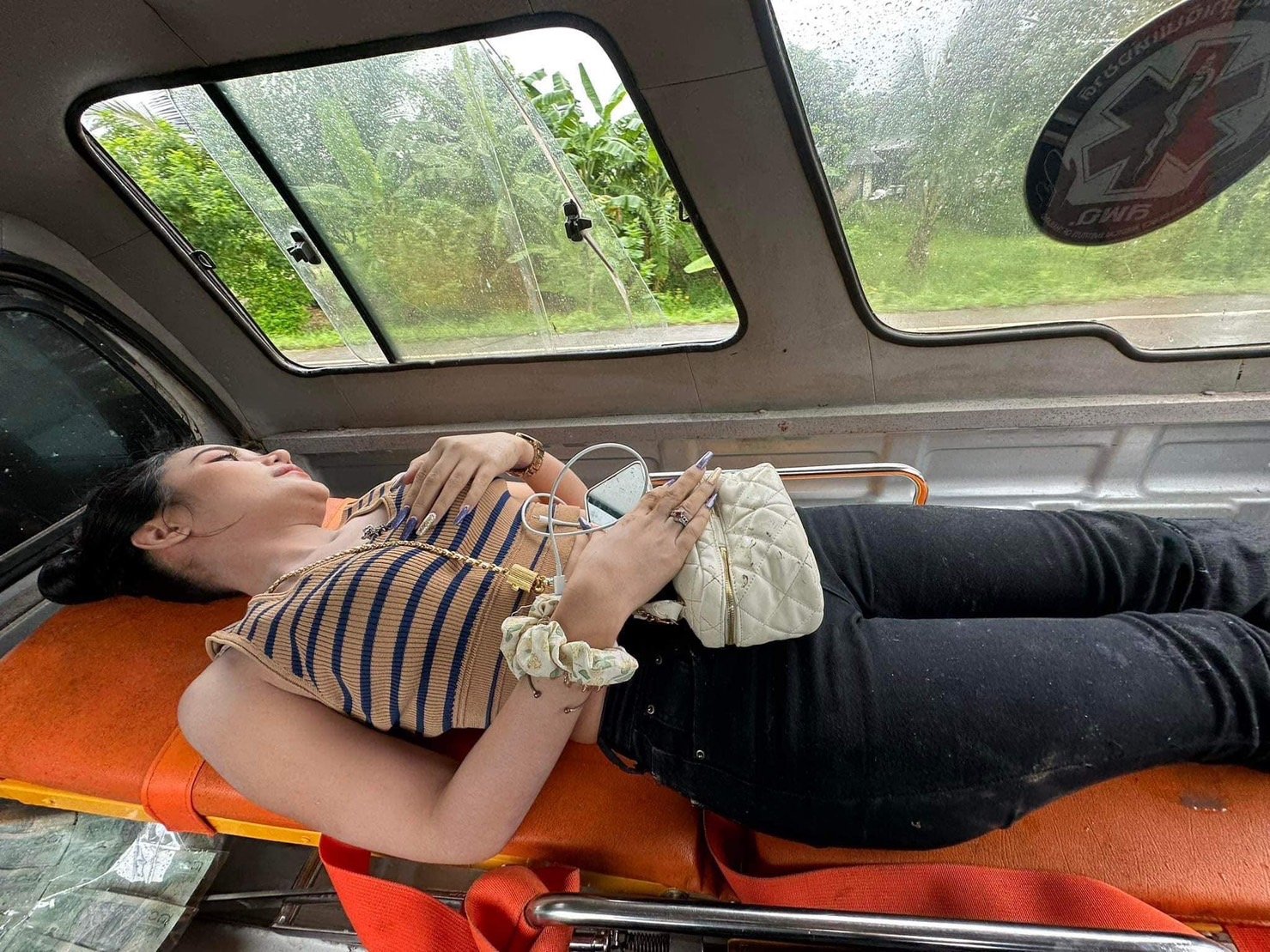อ๋อมแอ๋ม เพชรบ้านแพง