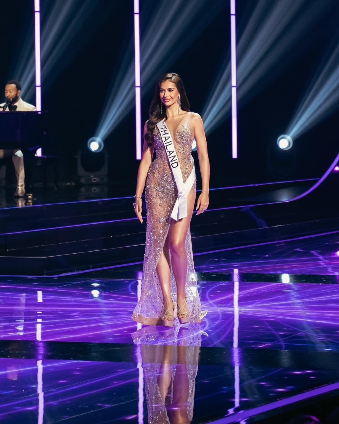 แอนโทเนีย โพซิ้ว