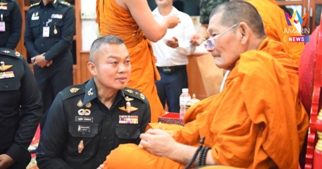 หลวงปู่ศิลา มอบเงินให้ “มทภ.2”สร้างที่พักแนวชายแดน ดูแลประเทศชาติ