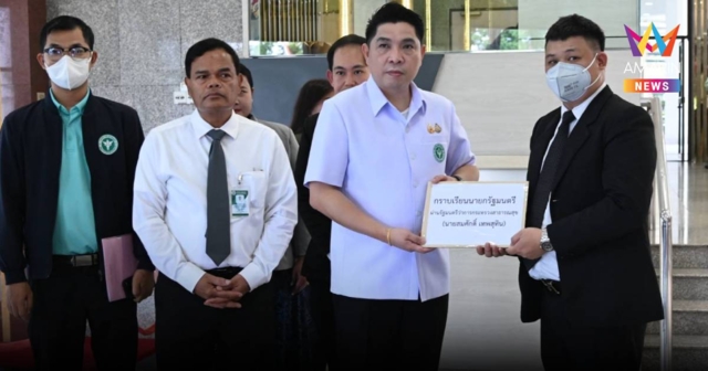 “ทนายชวภณ” ร้องแพทยสภาสอบจริยธรรม ปม แชตหลุดซัด “ทักษิณ”