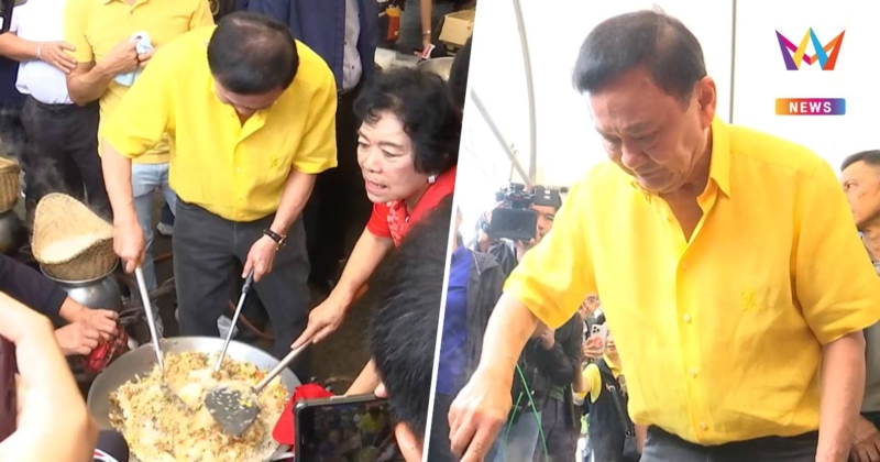 "ทักษิณ" สวมเชิ๊ตเหลือง ลงพื้นที่อุบลฯ เข้าโรงครัวทำอาหารเมนูข้าวผัด