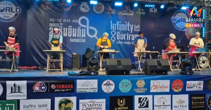 นักท่องเที่ยว ไทย-ต่างชาติ แห่เที่ยวงานเทศกาลลูกชิ้นยืนกินชิงแชมป์โลก