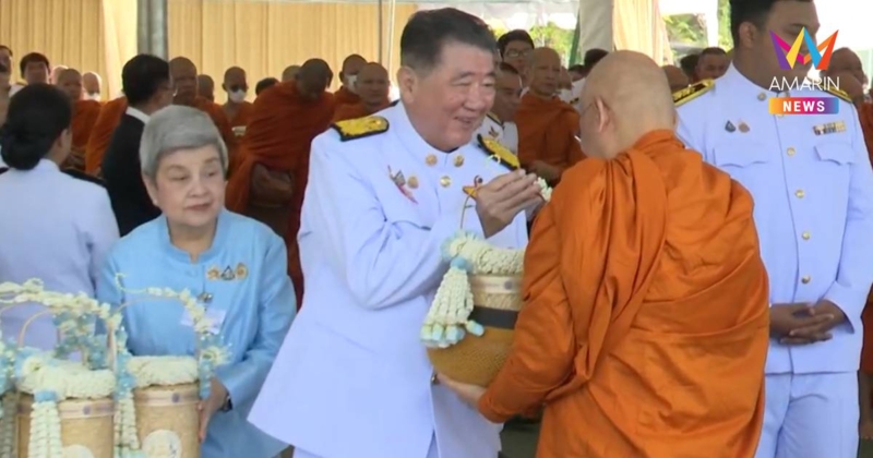 "ภูมิธรรม" นำ ครม. ทำบุญตักบาตร ถวายพระราชกุศล วันแม่แห่งชาติ 2568