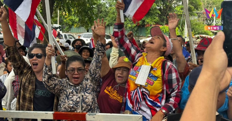 คนสระแก้วลุกฮือ รวมพลังร้องเพลงชาติไทย ลั่นอยากปะทะเขมรที่ทำกับทหารไทย