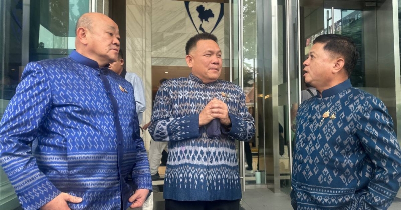 "3 อดีตอธิบดี" โดน "ภูมิธรรม" เด้ง เข้าแสดงความยินดี "อนุทิน"
