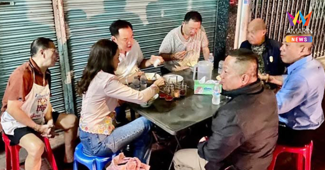 สตรีทฟู๊ดร้านโปรด! เปิดภาพ นายกฯหนู นั่งโซ้ยก๋วยเตี๋ยวลูกชิ้นปลาริมถนน