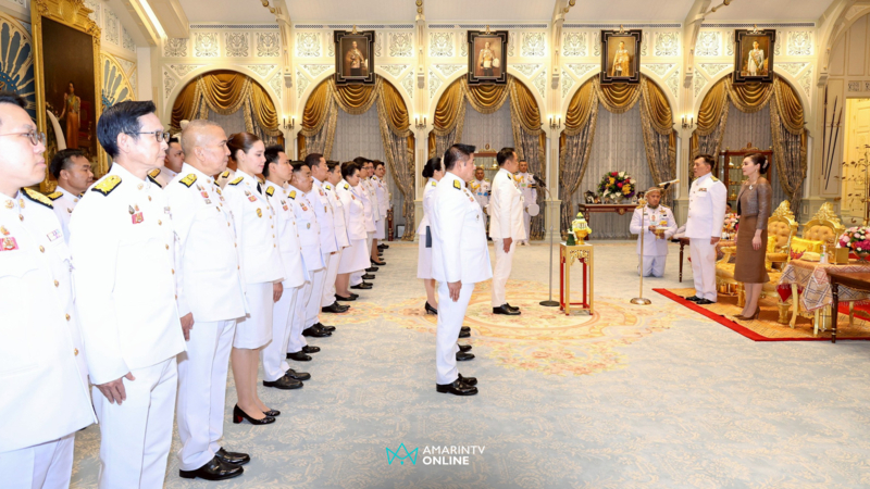ในหลวงพระราชทานพร ครม.ใหม่ ระหว่างเข้าถวายสัตย์ปฏิญาณ