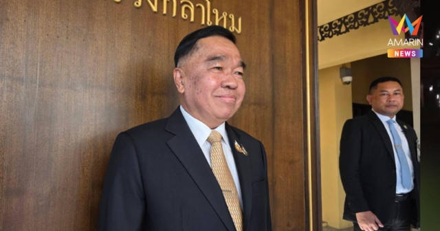 นายกฯ มอบเนกไทลาย ขอพระราชทาน 3 สี ให้ ครม.