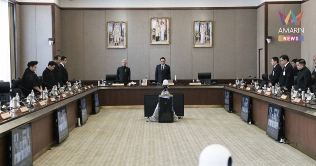 นายกรัฐมนตรี นำ ครม. ยืนสงบนิ่ง​ ถวายความอาลัย พระพันปีหลวง