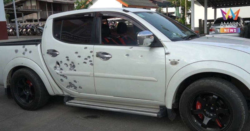 อุกอาจ!คนร้ายขับรถเก๋งยิงถล่มรถและบ้านพรุน