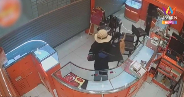 นาทีระทึก! พนักงานเล่า วินาทีคนร้ายบุกชิงทอง ยอดอาจพุ่งทะลุ 179 บาท