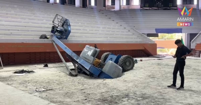 สลด! รถกระเช้าบูมลิฟท์ร่วงกระแทกพื้น คู่สามีภรรยาคนงาน ดับ 2 ศพ