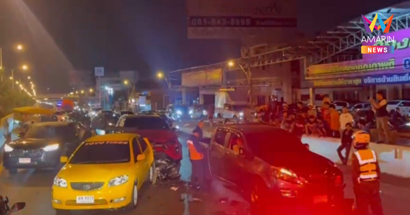 นาทีระทึก! เก๋งพุ่งอัดท้ายพ่วง 18 ล้อ วินาศสันตะโร 10 คัน เจ็บ 6