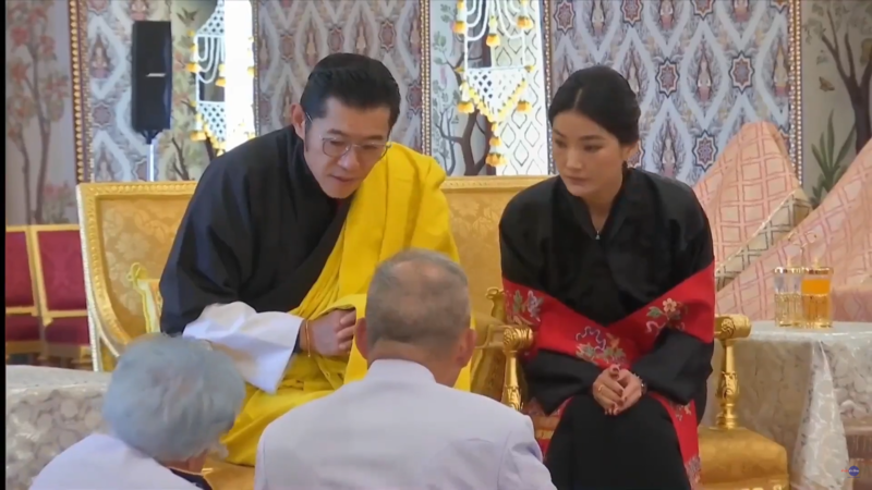 มหามิตรแท้ของไทย! กษัตริย์จิกมี-พระราชินีเจตซุน ถวายราชสักการะพระบรมศพ