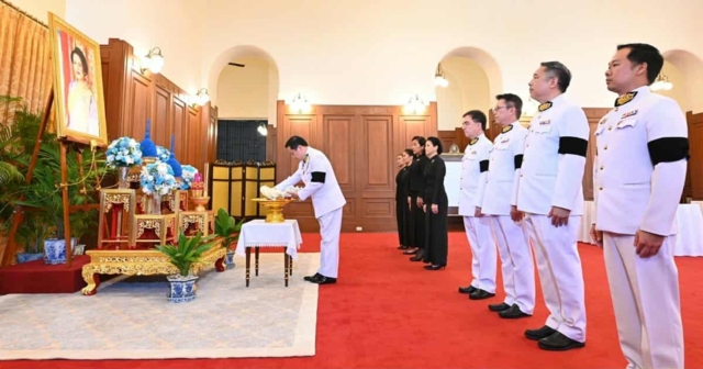 น้อมถวายความอาลัย  คณะผู้บริหาร บริษัท ไทยเบฟเวอเรจ จำกัด (มหาชน) เข้าถวายสักการะพระบรมศพ และลงนามถวายความอาลัยเบื้องหน้าพระฉายาลักษณ์ สมเด็จพระนางเจ้าสิริกิติ์ พระบรมราชินีนาถ พระบรมราชชนนีพันปีหลวง