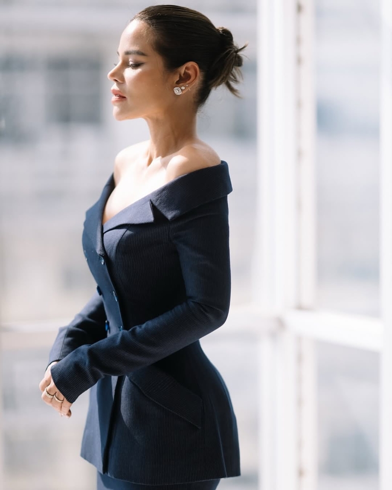 สูตรลับ "เอวสับ" ฉบับ POEM ใช้หลักสถาปัตยกรรมออกแบบชุด สวยเป๊ะทุกสรีระ