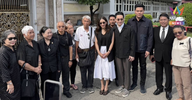 "เอม - สามี - ปิฎก" เยี่ยม "ทักษิณ" เผย พ่อชื่นชอบคลาสโยคะผู้สูงอายุ